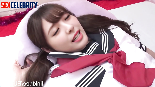 Hot school girl Yuna ITZY making first blowjob / 신유나 있지 섹스 장면