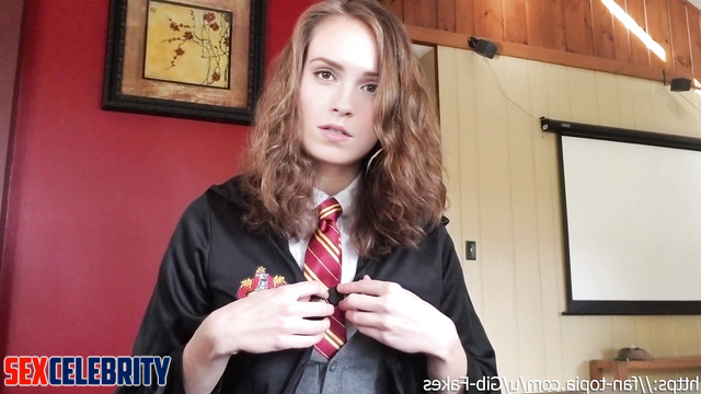 Hot babe Emma Watson teached muggles how to make blowjob [PREMIUM]