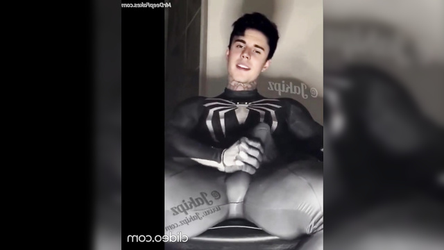 Hottest tatto guy Justin Bieber masturbated in super hero suit