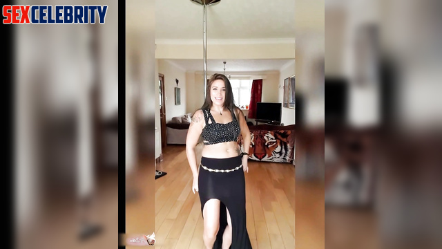 Face swap // Meghan Markle showing sexy body while dancing [PREMIUM]