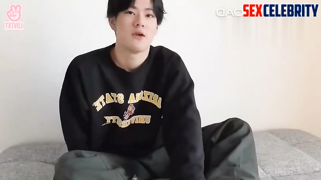 Nude Jungwon (엔하이픈) gives an interview and jerks off on camera