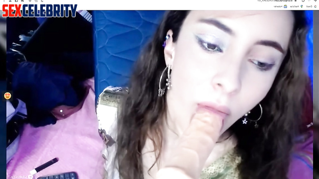 Sexy teen Dilara Kaynarca sucking dildo on webcam / fakeapp