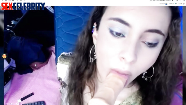 Sexy teen Dilara Kaynarca sucking dildo on webcam / fakeapp