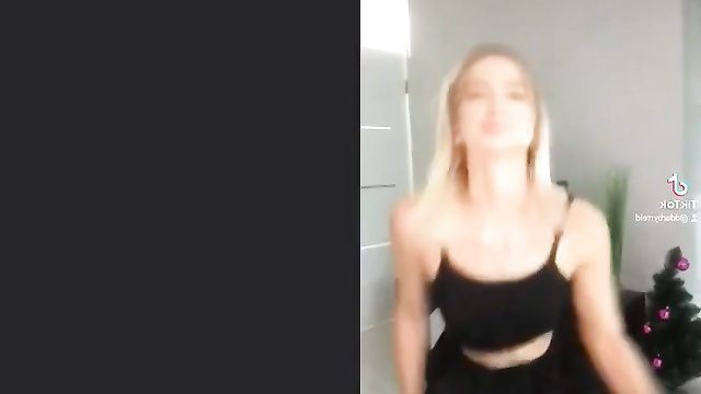 Curvy blonde Gensyxa dancing naked on camera - deepfake