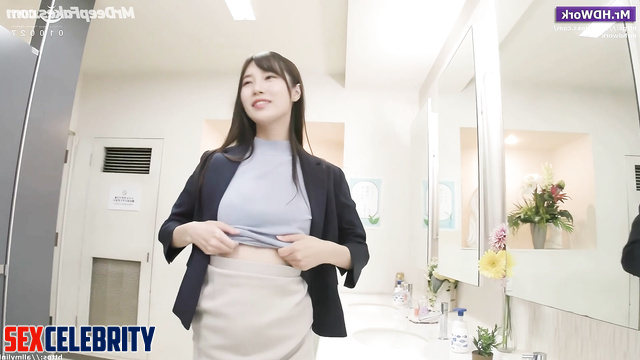 Adult Suzy showed boobs to her boyfriend in the toilet (수지 딥 페이크 섹스)