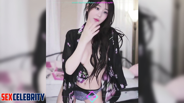 Wonyoung (장원영) loves to dance topless on cam / IVE 아이브 어른들의 비디오