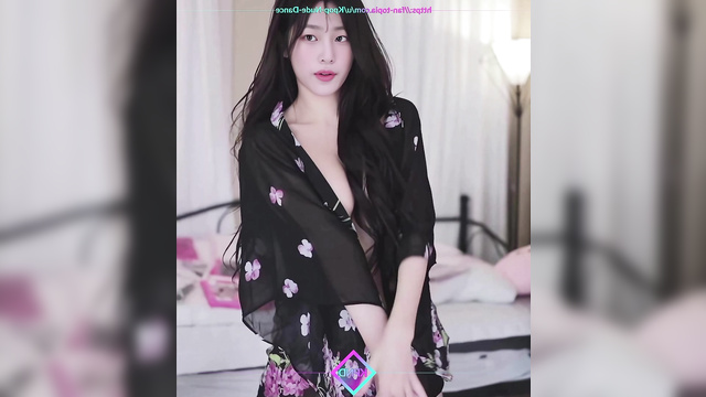 Sexy brunette Minji (민지 뉴진스) works on camera so hot - real fake