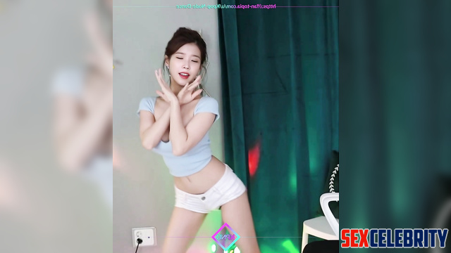 Hot webcam dancing from busty teen IU (이지은 케이팝 아이돌)