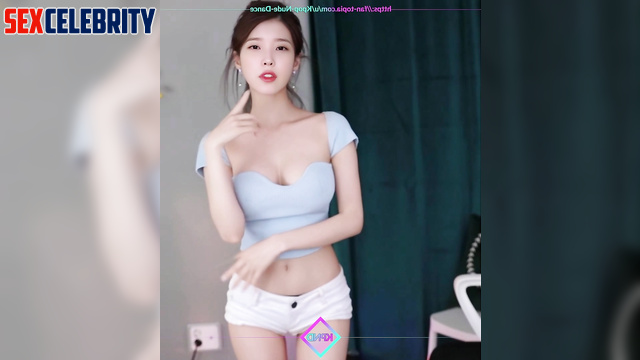 Hot webcam dancing from busty teen IU (이지은 케이팝 아이돌)