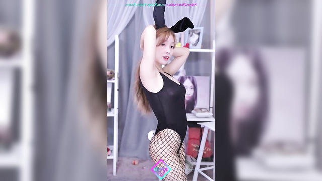 Beauty girl dancing in a rabbit ears // 태연 소녀시대 Taeyeon home fakeapp