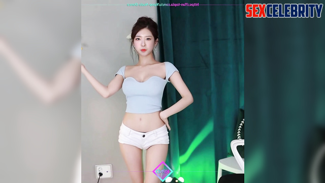 Young whore Olivia Hye (올리비아 혜 이달의 소녀) dacnes alone, face swap