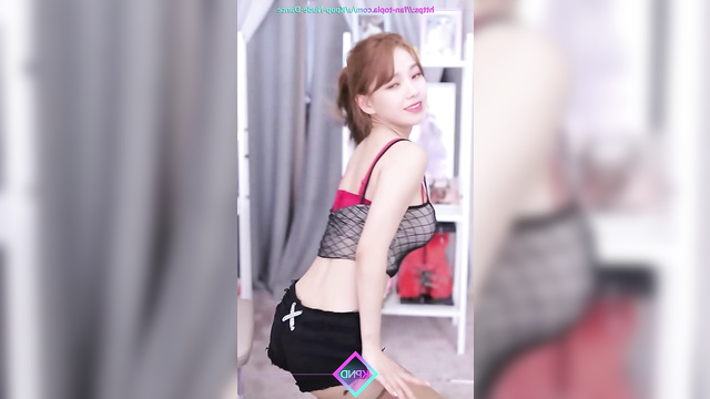 This K-pop babe knows how to turn a man on - Karina (카리나 에스파)