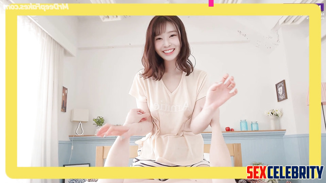 김민주 아이즈원 Minju wants to have fun with a strange sex toy / face swap