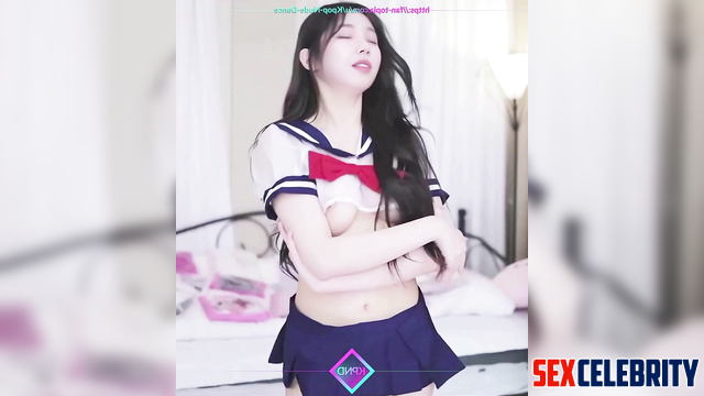 Voluptuous K-pop diva performs a seductive dance - Karina (카리나 에스파)