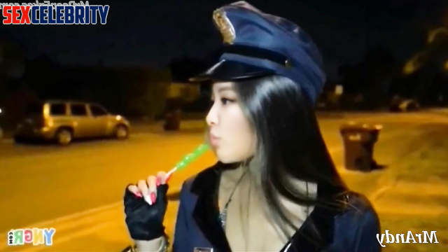 블랙핑크 제니 딥페이크 Korean idol Jennie in police costume fucks with a guy