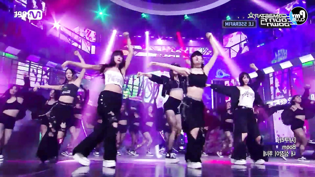 PMV of K-pop 케이팝 stars from 르세라핌 LE SSERAFIM dancing in the best way