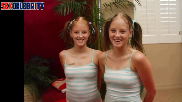 Nude Jodie Foster twins show off their sexy bodies