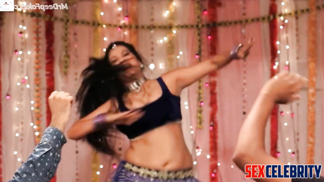 Anushka Shetty performs Indian dance in sexy costume [Deepfake]