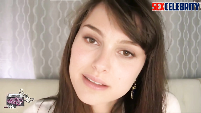 Horny MILF loves to talk dirty - deepfake Natalie Portman