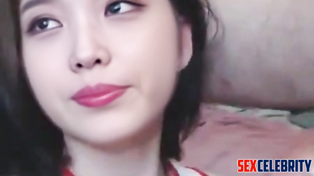 Sexy IU (이지은 가짜 연예인 포르노) wanted to make a blowjob on the first date - AI