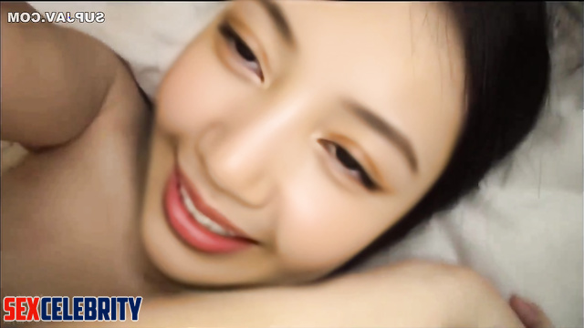 Slutty secretary relaxing with boss in bed / Lisa (리사 블랙핑크) in adult tape