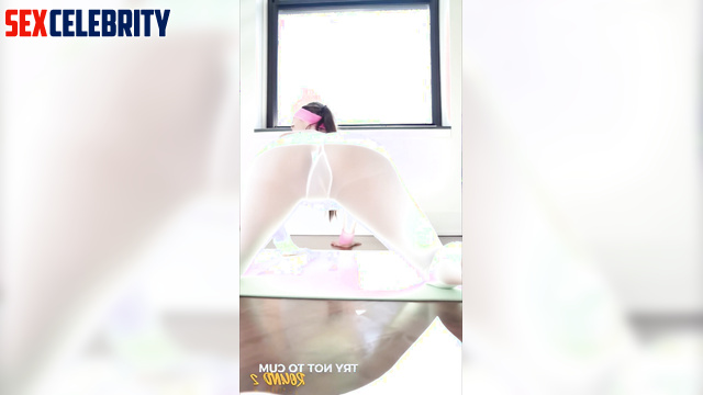 Hot solo sex scene with Anne Hathaway (she plus a dildo in the gym) A.I.