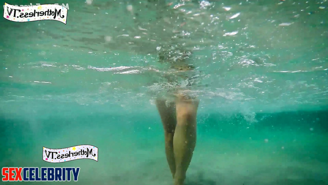 Playful Jennie showing her pussy in the ocean 제니 블랙핑크 deepfake erotic