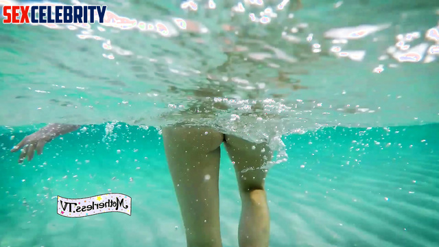 Playful Jennie showing her pussy in the ocean 제니 블랙핑크 deepfake erotic