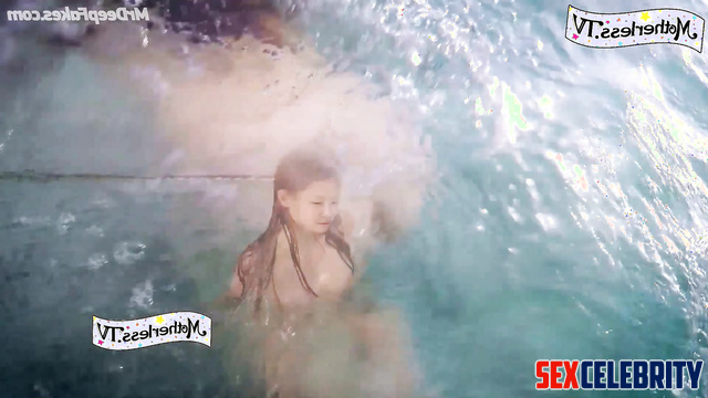 Playful Jennie showing her pussy in the ocean 제니 블랙핑크 deepfake erotic