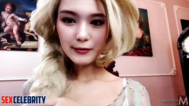 Blonde sucking your fingers with big plrasure - Sana (사나 트와이스) face swap