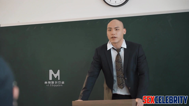 Teacher ordered a slut right in the classroom / Li Xiaolu (李小璐 智能換臉) AI