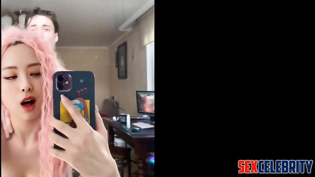 Slut with colored hair sucking in the fresh air / Yuna face swap / 신유나 있지