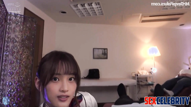 She fucks while her colleague rest with a mask, fake Minji (민지 뉴진스)