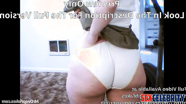 Lady enjoying her life in the bubble bath / Michelle Trachtenberg solo ai