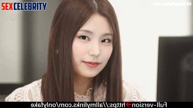 She's not embarrassed by kissing an old fart - Yeji (예지 있지) face swap