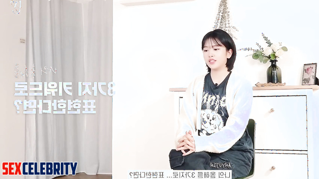 Girl having fun with a complete deck, Yujin (안유진 아이브 아이즈원) face swap