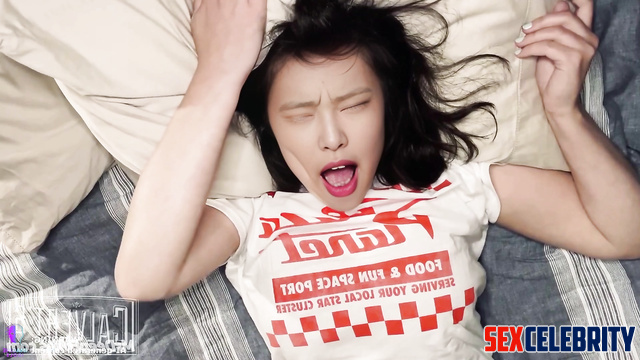 Horny brunette masturbating lying on the bed, Jennie (제니 블랙핑크) real fake