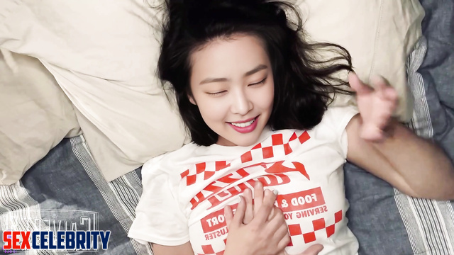 Horny brunette masturbating lying on the bed, Jennie (제니 블랙핑크) real fake