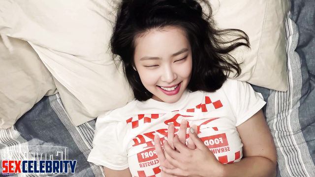 Horny brunette masturbating lying on the bed, Jennie (제니 블랙핑크) real fake