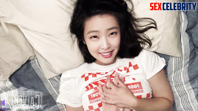 Horny brunette masturbating lying on the bed, Jennie (제니 블랙핑크) real fake