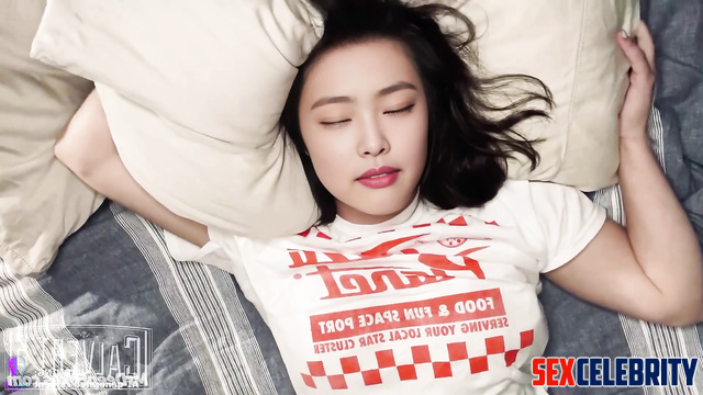 Horny brunette masturbating lying on the bed, Jennie (제니 블랙핑크) real fake
