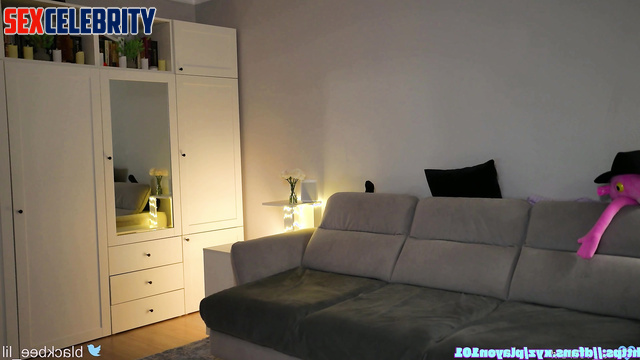 Milf is bored and wants to record an interesting video, Kelly Reilly A.I.