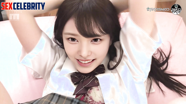 Brunette was happy with sex with a condom 해린 뉴진스 Haerin smart face change