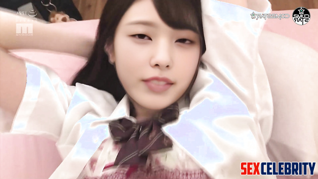 Brunette was happy with sex with a condom 해린 뉴진스 Haerin smart face change