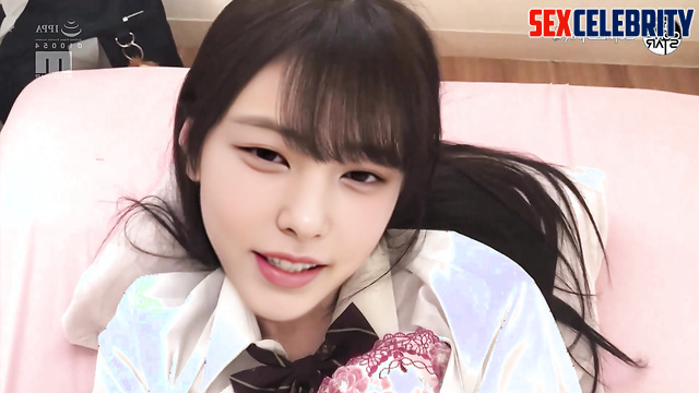 Brunette was happy with sex with a condom 해린 뉴진스 Haerin smart face change