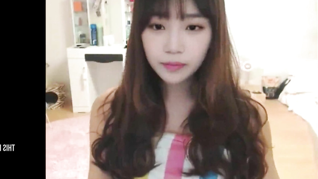 Fake porn 가짜 포르노 Chaewon 채원 getting naughty on webcamera IZ*ONE 아이즈원