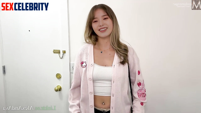 Pretty tattooed blonde playing with a cock / IU (이지은 스마트한 얼굴 변화) fakeapp
