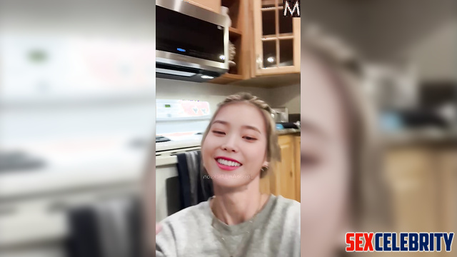 Blonde got a portion of sperm in the kitchen / IU (이지은 딥 페이크 에로틱) fakeapp