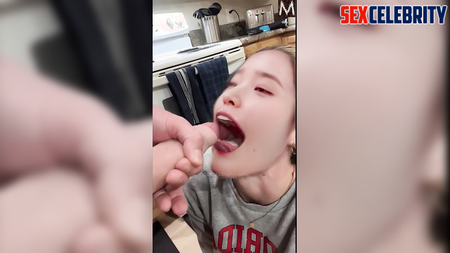 Blonde got a portion of sperm in the kitchen / IU (이지은 딥 페이크 에로틱) fakeapp