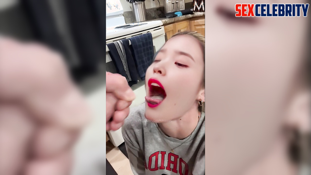 Blonde got a portion of sperm in the kitchen / IU (이지은 딥 페이크 에로틱) fakeapp